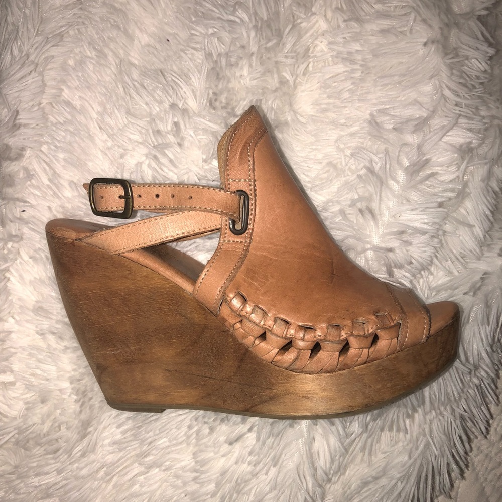 Peach and wood wedges